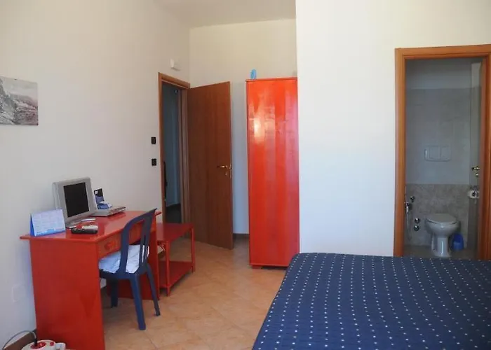 Beach Hotel Отель